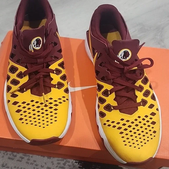 Size 9.5 Redskin Edition Nikes Size 9.5 Redskin Edition Nikes - avconcontrols.com main image 4